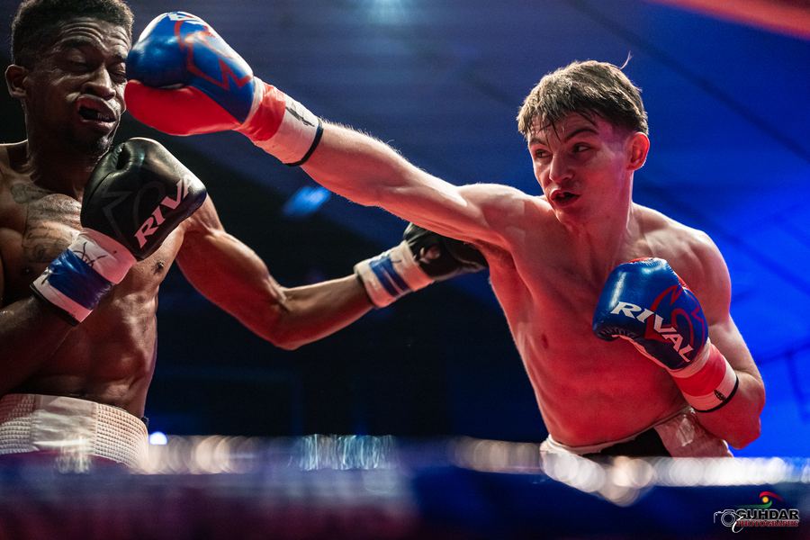 Retias Wheaton lands a jab